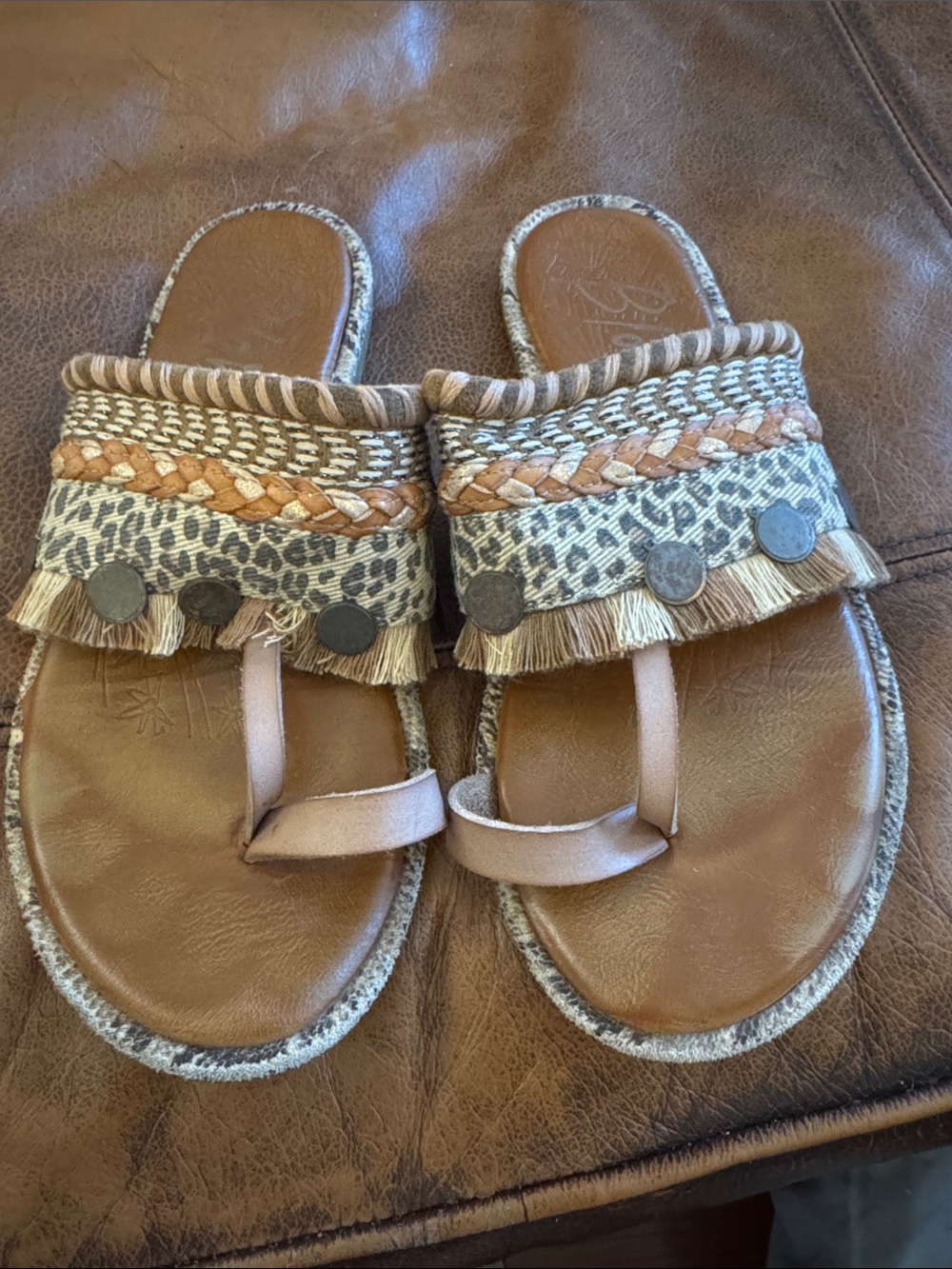Fringed Leopard-Trim Toe-Ring Slide Sandals in Tan